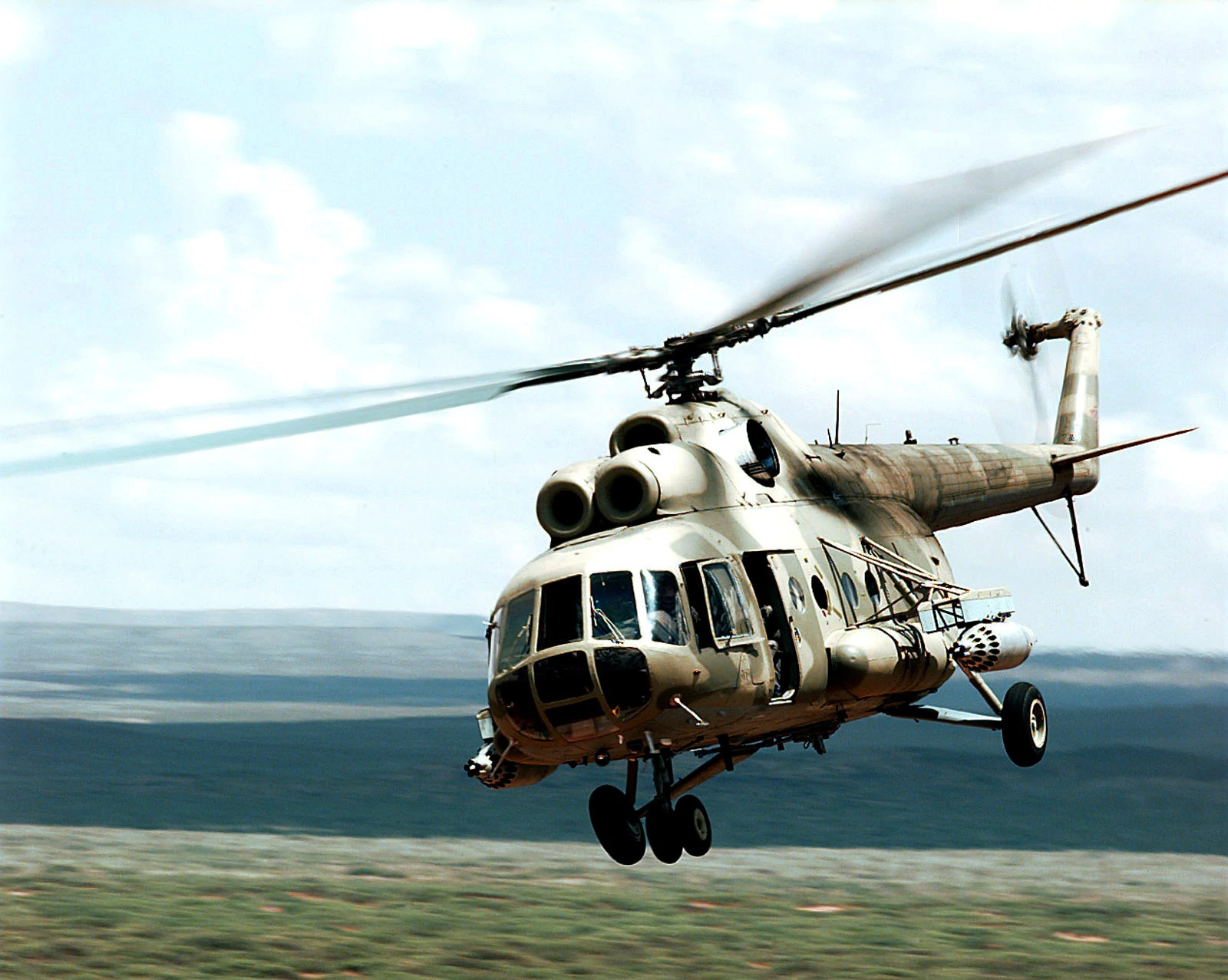 Mi-8_Hip_Roving_Sands_99.webp